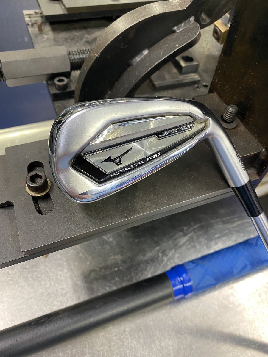 Staff player <a href="/BoHoag/">Bo Hoag</a> stopping in for some fresh <a href="/golfpridegrips/">Golf Pride</a> #nothingfeelslikeamizuno