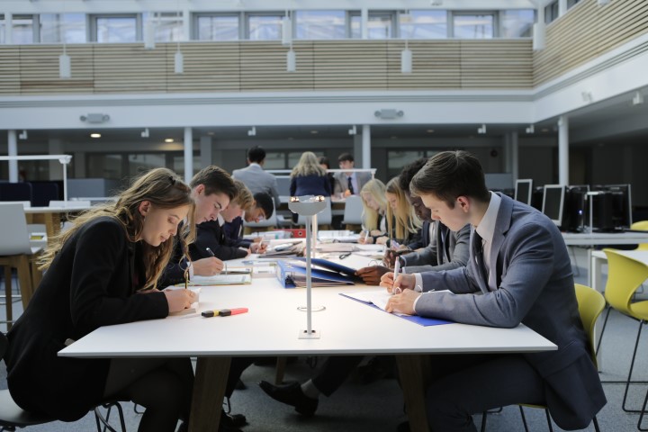 ReedsSchool's tweet photo. Looking for a new role? We have various positions available: Grad Teaching Asst, Temp Teacher of English &amp; Teacher of Economics/Business. More info: https://t.co/yK09P5NAq8 
Close 7/10 (Econ/Bus teacher) 8/10 (Temp Eng teacher) 11/10 (Grad Teaching Asst) #jobvacancy #TeachingJobs https://t.co/8TK178fBG8