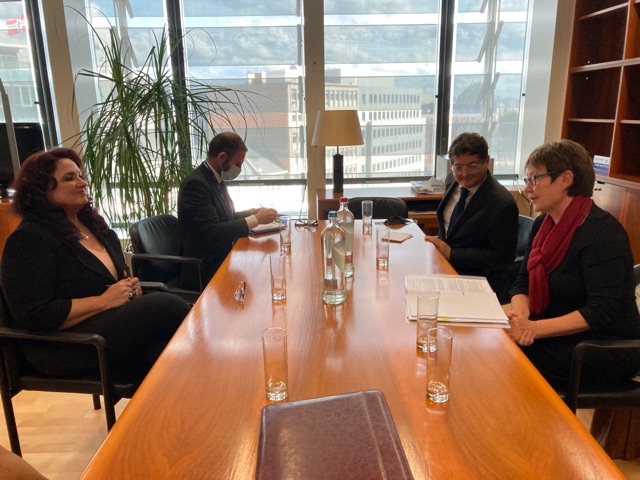 EBRD's tweet photo. Our @OdileRenaud later met @helenadalli, Commissioner for Equality.
Gender and equality of opportunity are strategic priorities of ours and the EU's.
#buildbackbettereconomies #TeamEurope https://t.co/mdjnh6BwrS