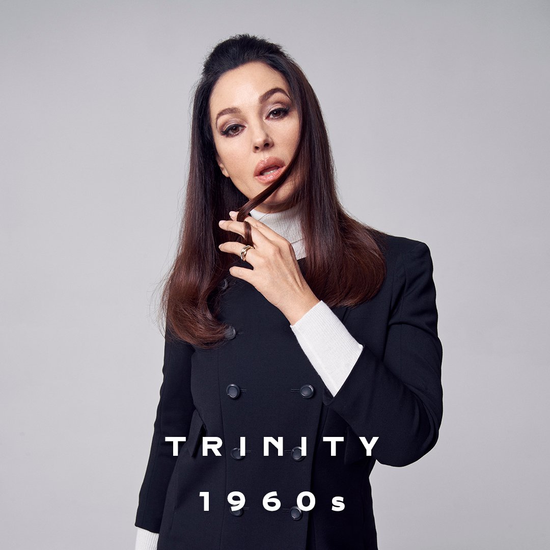 Cartier's tweet photo. The Trinity ring’s rolling, intertwined bands have always enhanced iconic styles and invited playful interactions. #TrinitydeCartier #TheCultureofDesign 
https://t.co/0fJSOVS2Si https://t.co/gxUPj0NnBU