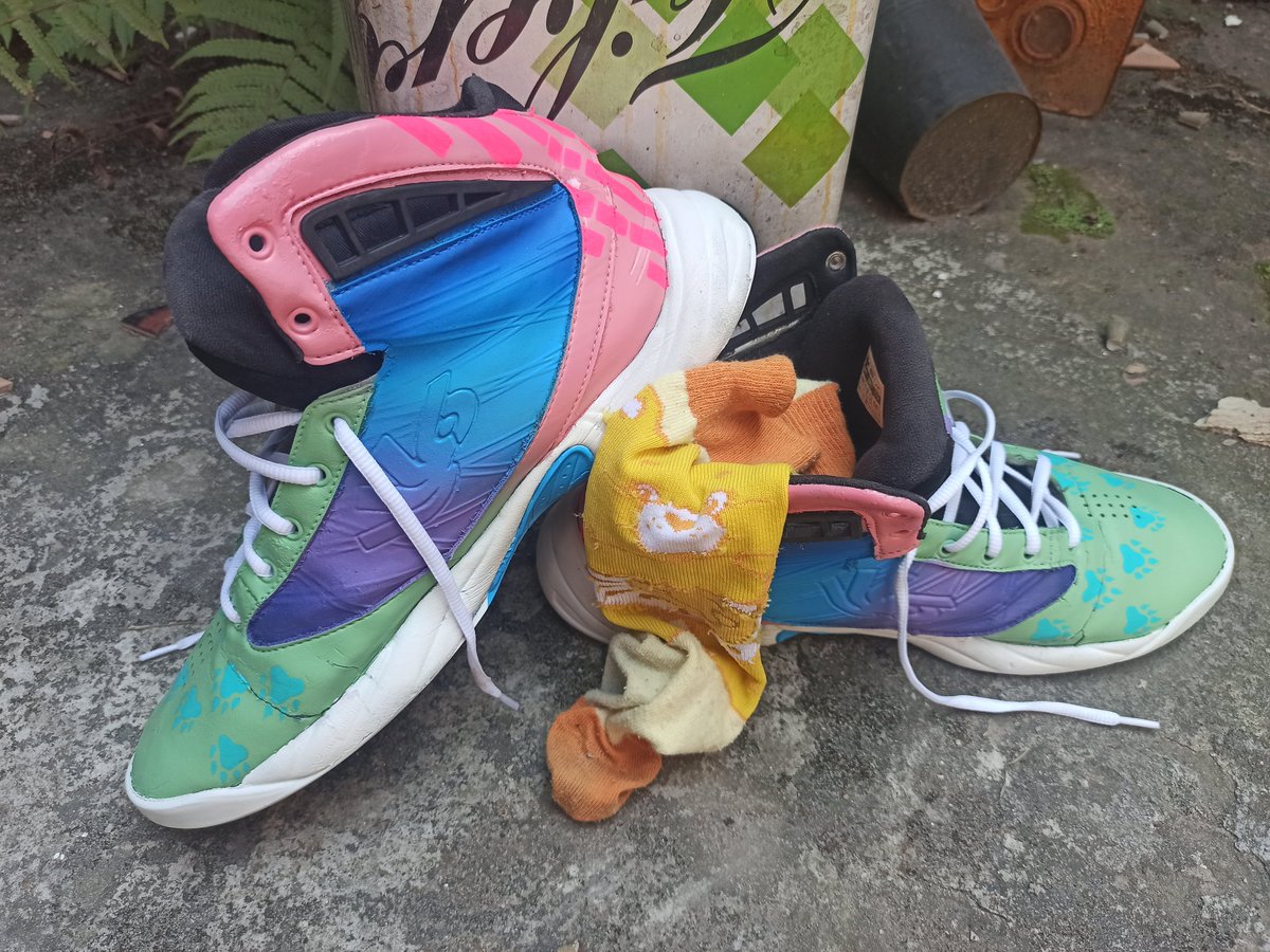 IokoyU's tweet photo. customization!!!! my sneakers were getting old so I decided to make it more colorful, I liked it a lot!!!!
#custom #customtime #shoes #customshoes https://t.co/DADwv8x8Ee