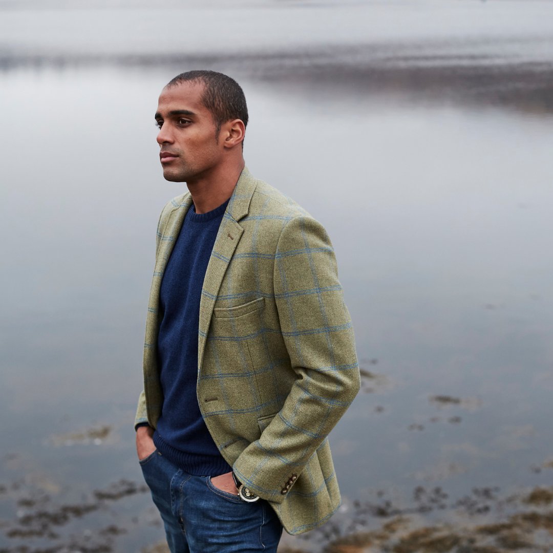 brooktaverner's tweet image. The Ascott Tweed Three Piece Suit can be styled in so many ways. 

A two piece for an evening out, three piece for race day or simply as a jacket with jeans, its heavy weight fabric oozes an indulgent luxury for any occasion. 

brooktaverner.co.uk

#tweedstyle #ascott
