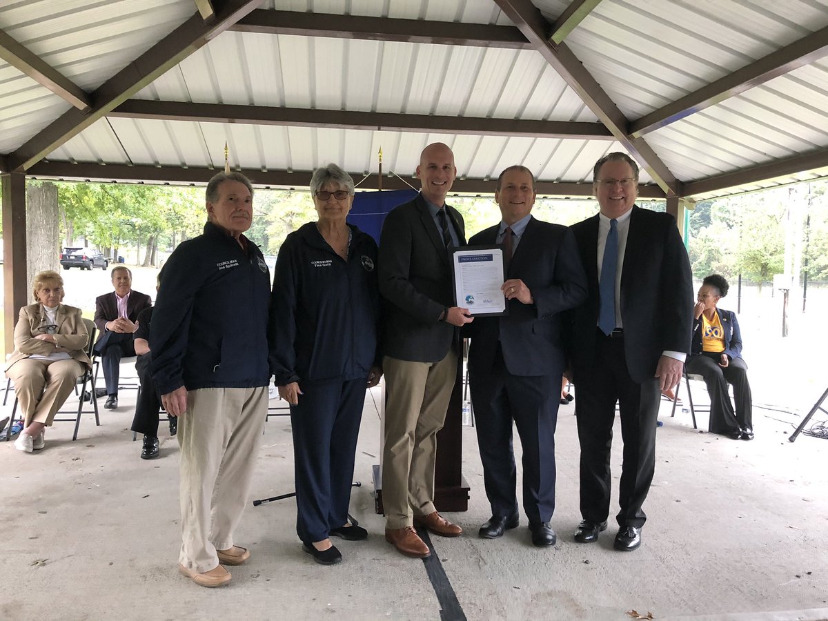 BerkeleyCollege's tweet photo. We had a great start to #BerkeleyCollegeDay in #WoodlandPark, NJ. Mayor @KeithKazmark, Passaic County Commissioner @sandi_lazzara and 1958 alumna Barbara Speziale were among the guests to join us for the tree-planting ceremony in Zaccaria Park. #90YearsofBerkeley https://t.co/gugrQo4oA1