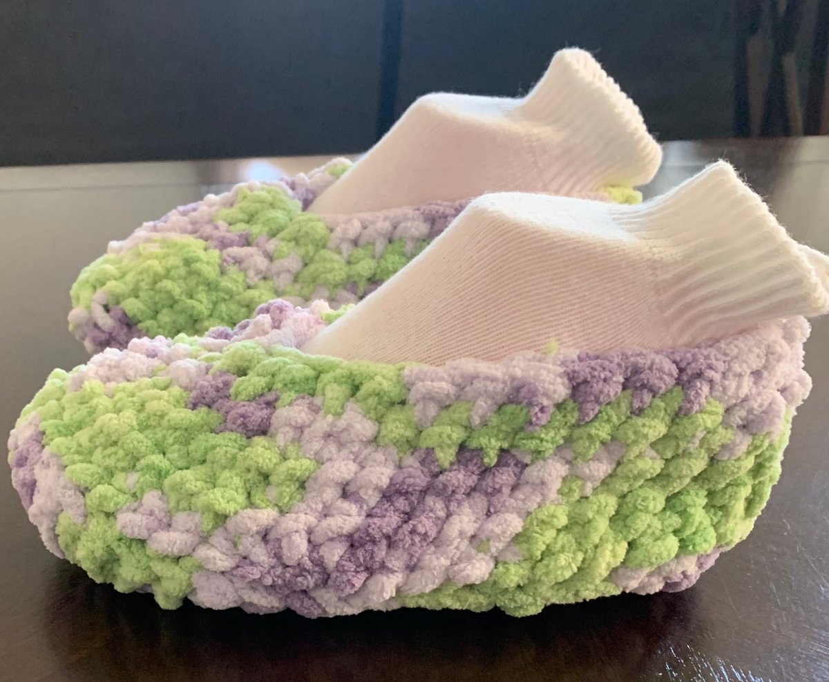 PeonyCreation's tweet photo. Excited to share this item from my #etsy shop: Small Chenille Crochet Slippers in “Lilac Leaf” #softslippers #plushslippers #crochetslippers #crochetbooties #houseslippers #adultslippers #womenslippers #menslippers https://t.co/6VP3HGPWpQ https://t.co/tUbCbTwJ1p