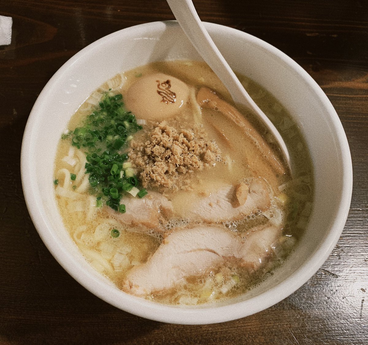 mayucom402's tweet photo. 町井と行ったラーメン屋も、
🦊と行ったラーメン屋も、
どっちも鶏白湯🤔

でも味は全然ちがう感じで、
どっちも美味しかった🙆‍♀️❤️ https://t.co/6e7agwz3Ox
