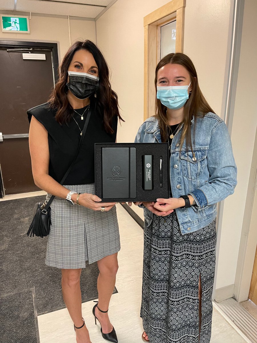 LoriDae1's tweet photo. @RegPublicSchool welcomed many new all-star educators to our team. However, a few lucky employees were grand prize winners at our New Teacher Orientation. It was great to surprise them in their schools with some RPS Swag. #keepshining #inthistogether #swagrun #leadlearnsucceed https://t.co/LiGvRr3wxU