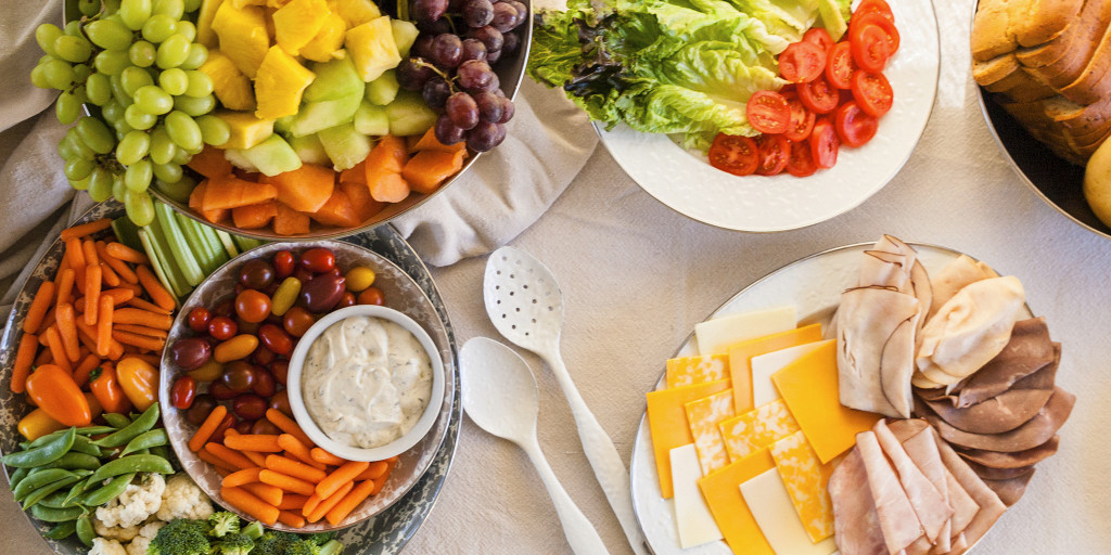 GoldenRabbitUSA's tweet photo. Serving made simple &amp; elegant with our serveware that can take whatever you dish out! 🍇🍒🥭
.
.
.
#GoldenRabbitEnamelware #Shatterproof #Enamelwaregoals #Steelware https://t.co/i9GoqHNCO2
