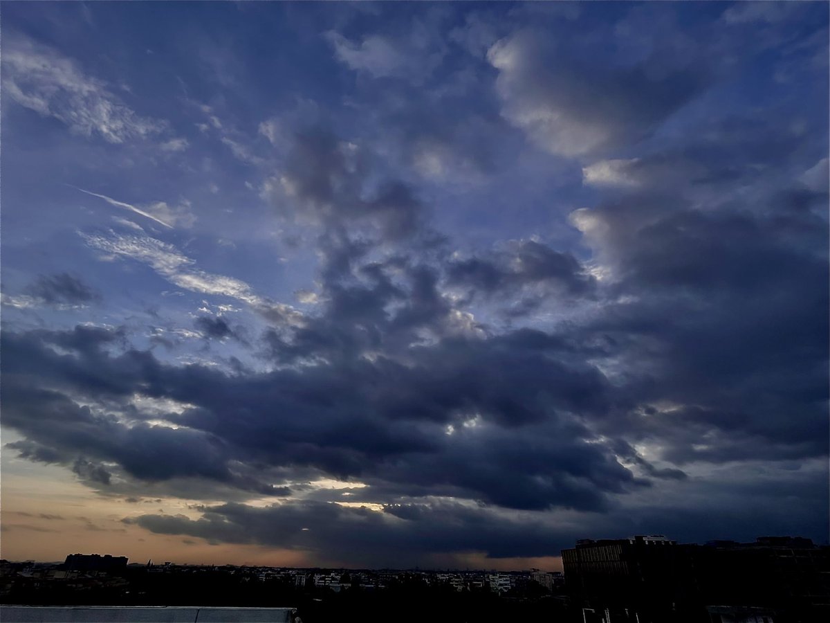 _misshree's tweet photo. I clicked this❤️‍🔥

#captured #evening #clouds https://t.co/GTllLUn3d0
