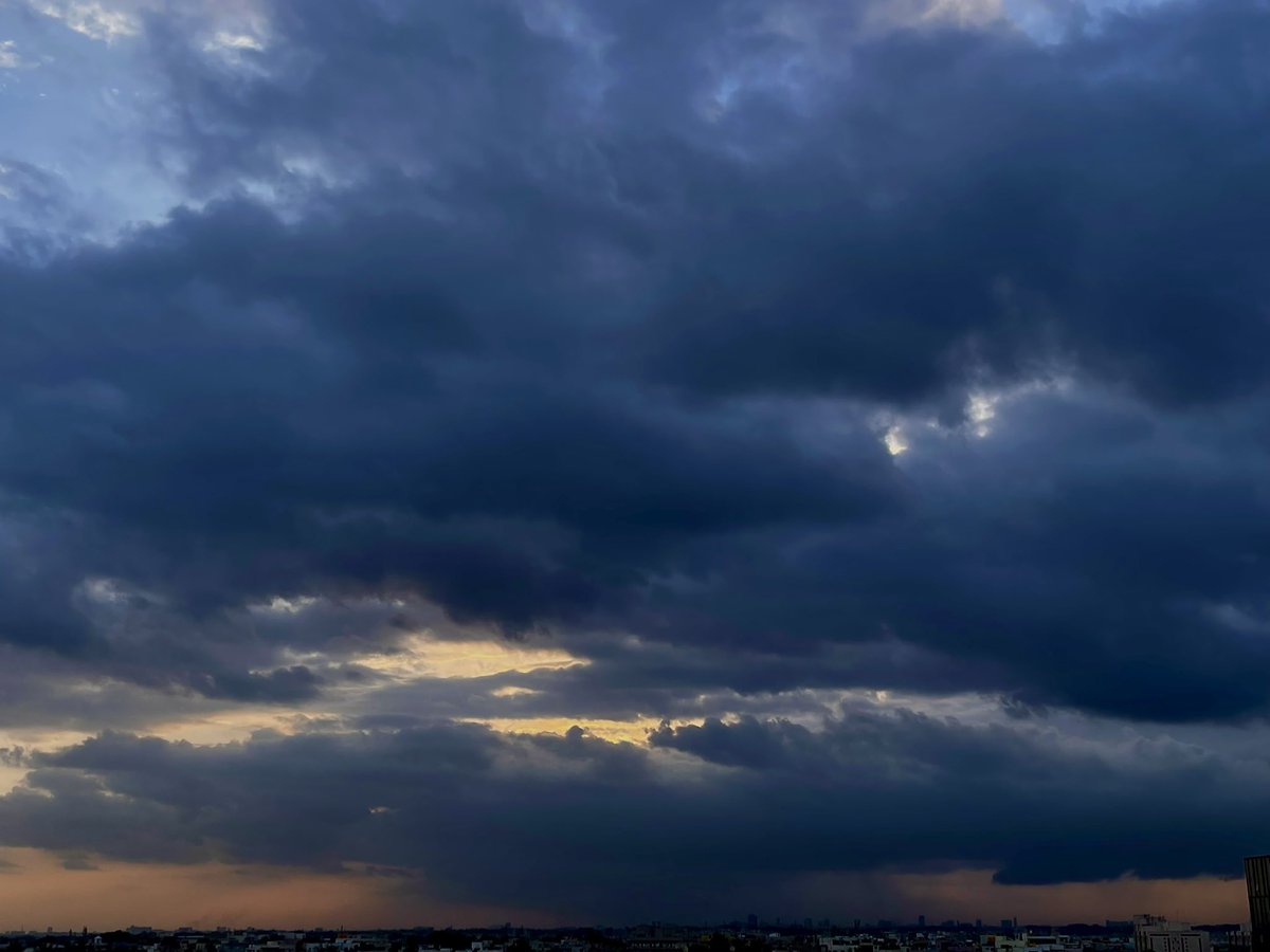 _misshree's tweet photo. I clicked this❤️‍🔥

#captured #evening #clouds https://t.co/GTllLUn3d0