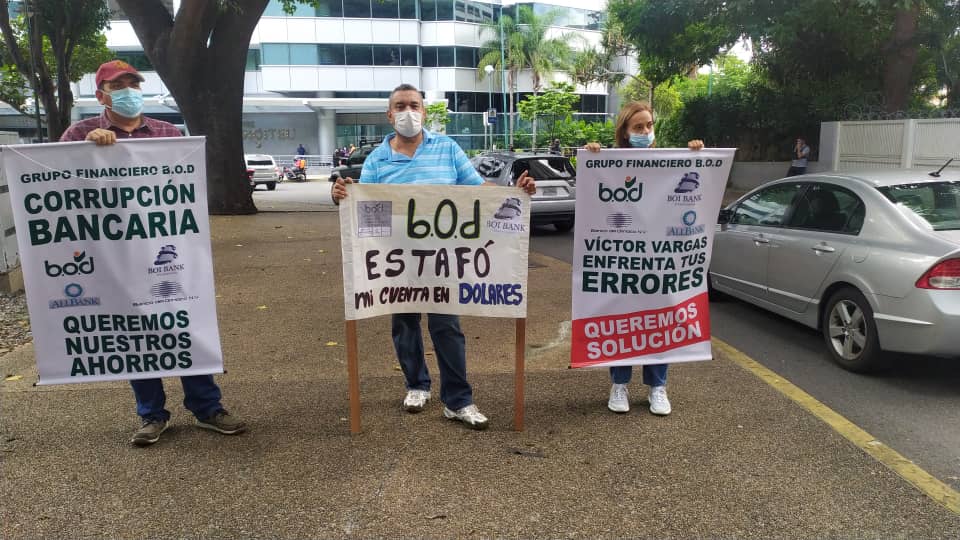 Zarluc's tweet photo. Que todos se enteren que el @BODoficiaI no ha permitido desde hace años atrás, que empresas y familias con ahorros en sus bancos #Orinoco #Boibank #Allbank, dispongan de su dinero.
DINERO SECUESTRADO https://t.co/81XUZksVfB