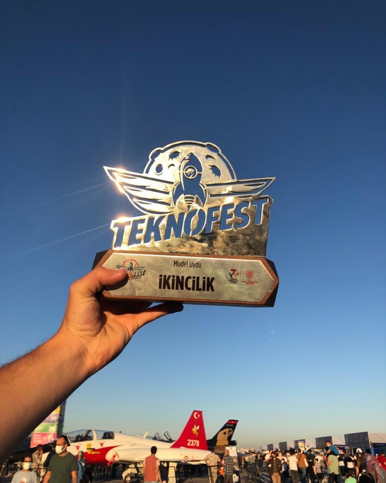 ituapisarge's tweet photo. TEKNOFEST 2021 kapsamında düzenlenen Türksat Model Uydu Yarışması'nı 2. olarak tamamlayan İTÜ Apis AR-Ge 10B ekibimizi kutluyoruz!

Bu zorlu ve yoğun süreçte bizlere destek olan herkese teşekkür ederiz! 🤍 #tmuy2021 #TEKNOFEST2021 @itu1773 #ITUGURUR #ITU1773 https://t.co/2vFmtPrRaK