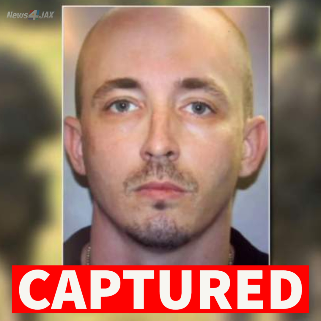 wjxt4's tweet photo. BREAKING: Fugitive in custody -- The man accused of killing a deputy in Nassau County has been arrested at a ball field west of Callahan. https://t.co/STarBAVXJY https://t.co/F3Tgtklpy8