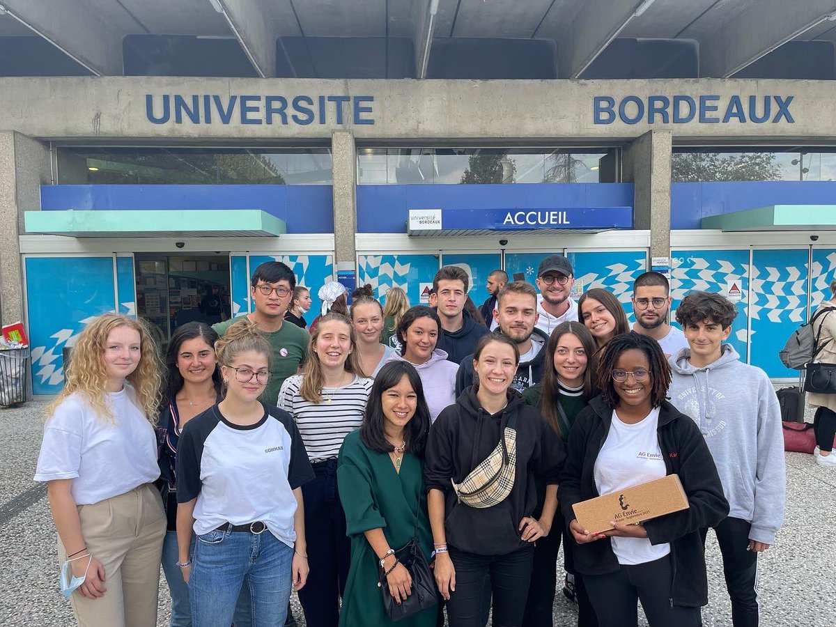 AeppsPxi's tweet photo. Bonjour à tous 👋

L’AEPPS ainsi que @APIEP_Officiel , @PhaSolAssos, @ASPIC et @Greenteampharma étaient présentes durant ce week end à l’Assemblée Générale se déroulant à Bordeaux 🤝 

Encore un immense merci à l’équipe organisatrice de Bordeaux &amp; @Pharma_ANEPF 🦖

À très vite 🥰 https://t.co/PNUYjA7fxQ