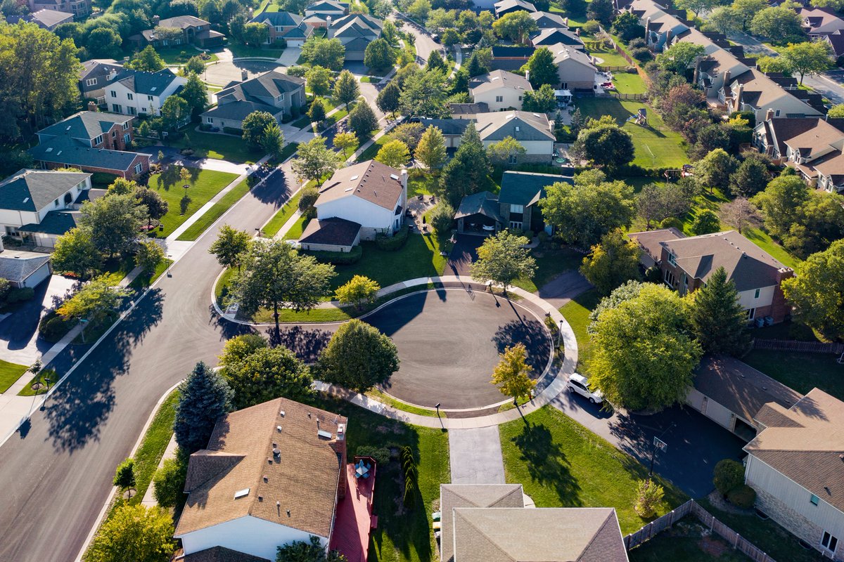 BuildFax's tweet photo. In August, remodel volumes experienced the first year-over-year decline since June 2020. The decline could suggest that consumer confidence in the housing market is waning amid high inflation and concerns about the spread of the #delta variant: https://t.co/3MPRgJ08iw https://t.co/E1D4wTHuxO