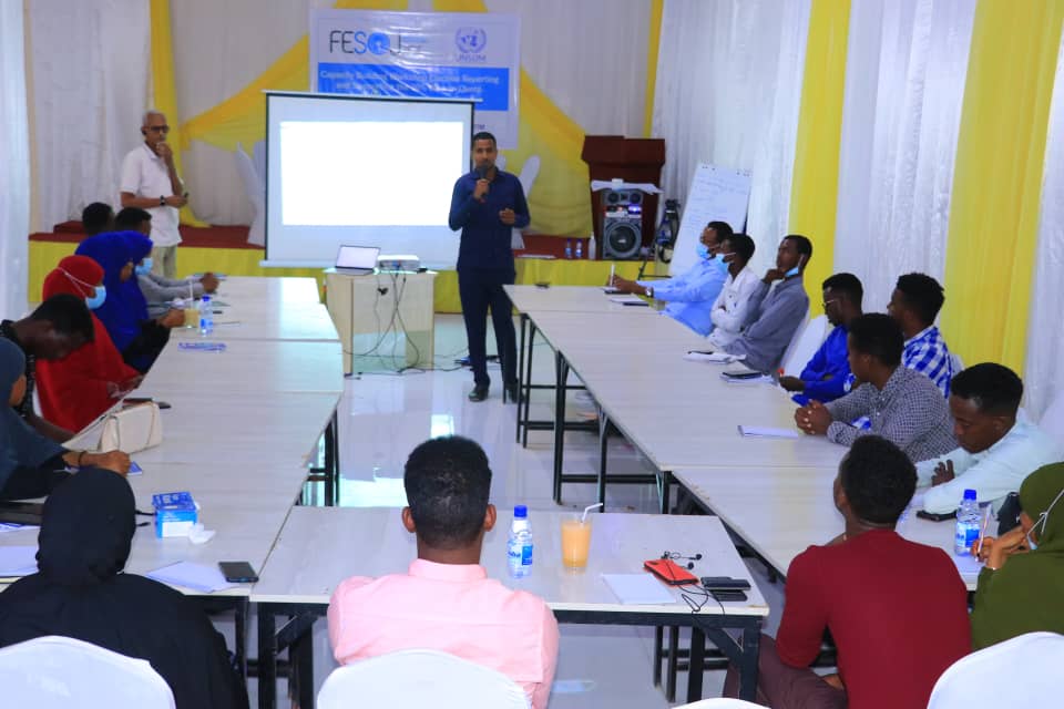 FESOJ_SOMALIA's tweet photo. Day 2 activities in #Dhusamareb, Trainers from #FESOJ have provided the most suitable lessons and techniques that can help for the election reporting, especially supporting women’s #quotas. The participants shared useful discussion. The workshop supported by @UNSomalia https://t.co/rlAJ9PU0is