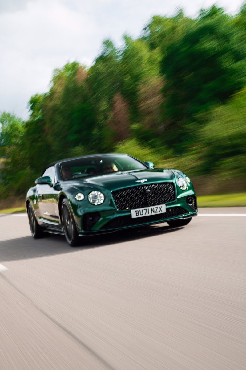 Always live life in the fast lane with the Bentley #Continental #GTConvertible 

📸 <a href="/_havisuals/">HAVisuals</a>
#WorldOfBentley <a href="/bentleymotors/">Bentley Motors</a>
-
Continental GT Convertible WLTP drive cycle: combined fuel consumption: 19.1 mpg (14.8 l/100 km), combined CO₂: 336 g/km