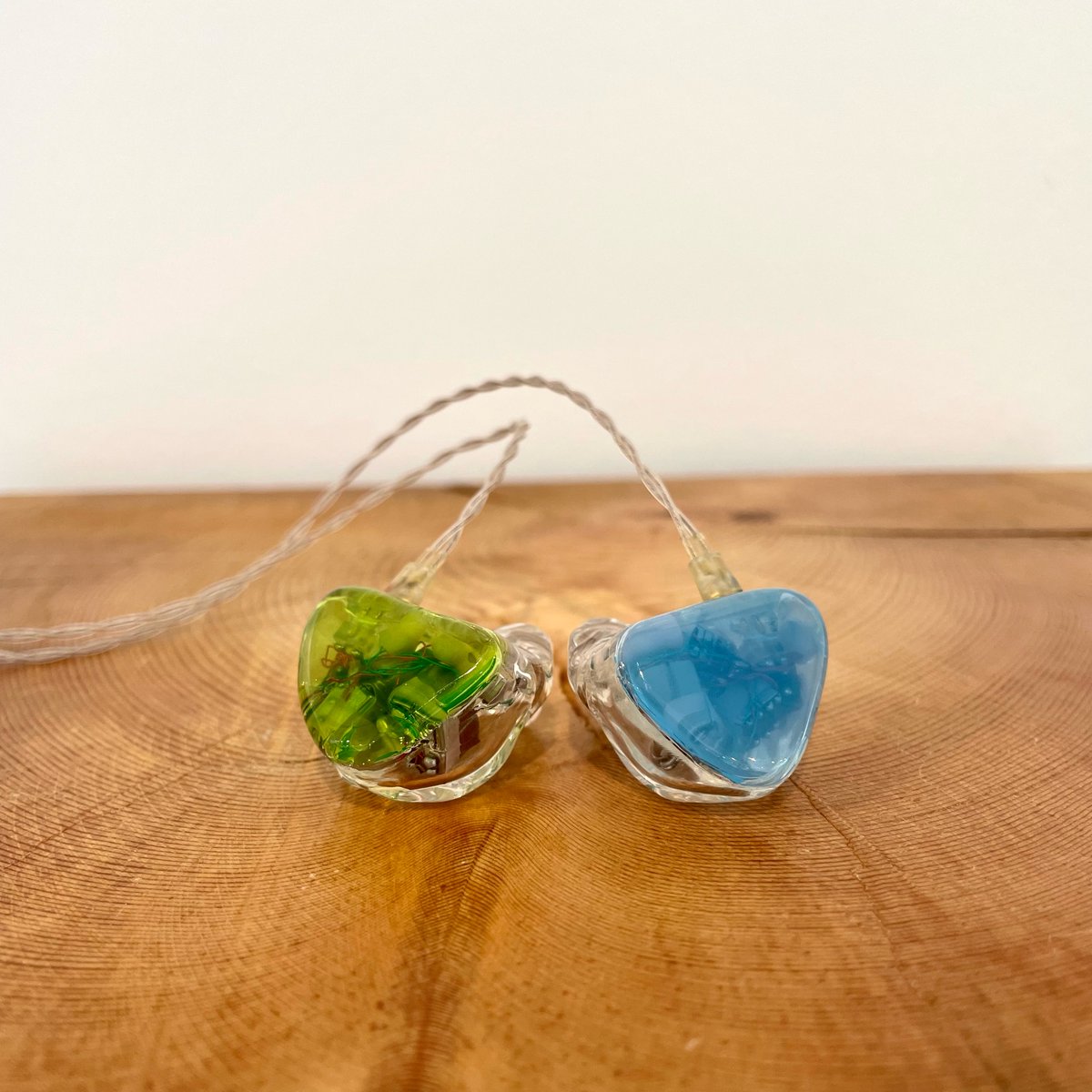 AlclairAudio's tweet photo. It's beginning to look a lot like FALL TOUR TIME! Who's getting back out on the road and putting their Alclair's to good use...finally?!
#alclair #livealclair #inearmonitors #custominears #ciem #iems #alclairfamily https://t.co/8NdBzn4WGP