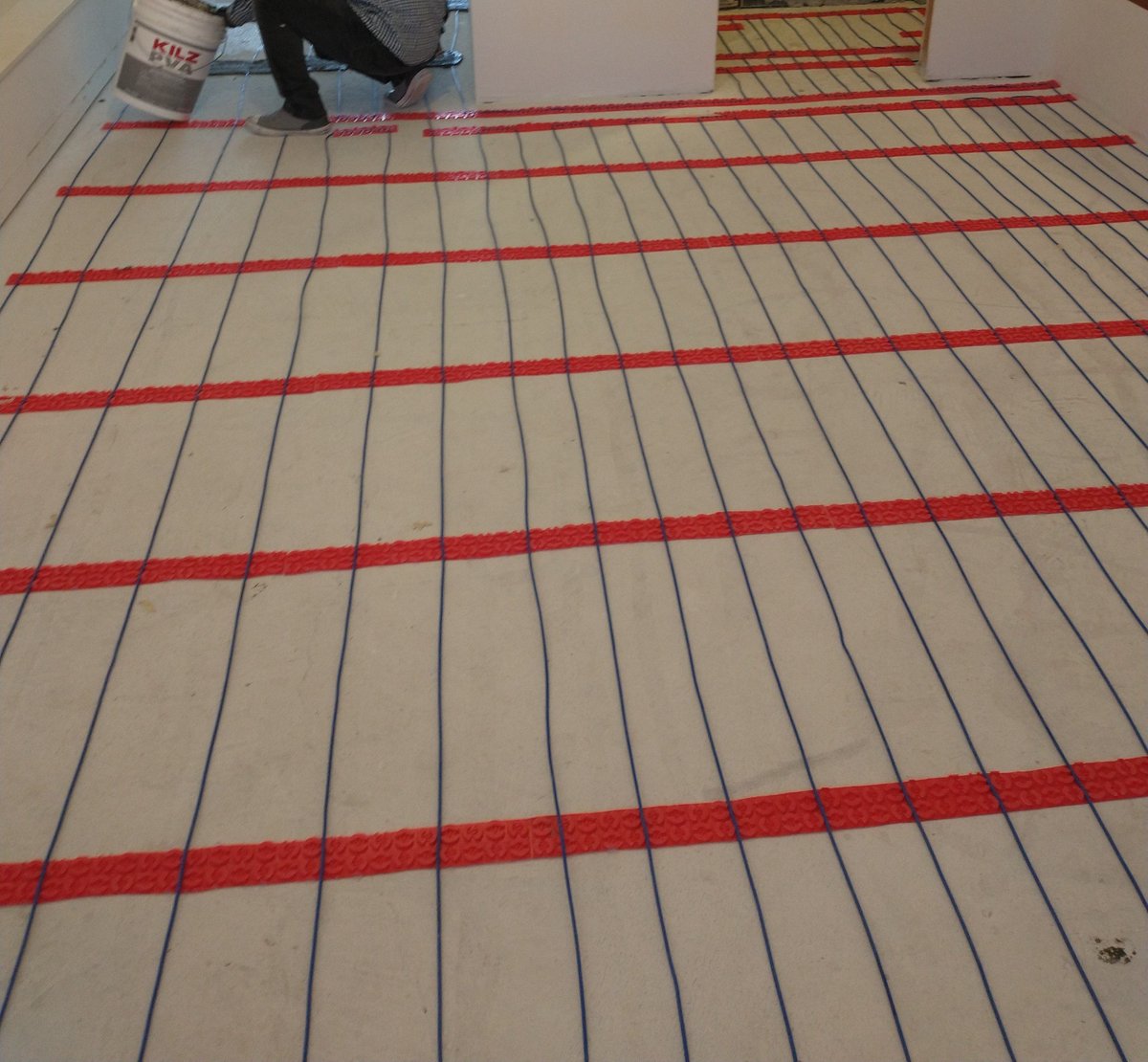 Work on preparing the subfloor electric heat underway.  The cables are set-up.
#CMWoodWorkingInc #sanfrancisco #concrete #concretework #contactor #ArchitecturalConcrete #ConcreteContractor #engineering #architect #ConcreteDesign #underfloorheating #subfloor #heating #warmup