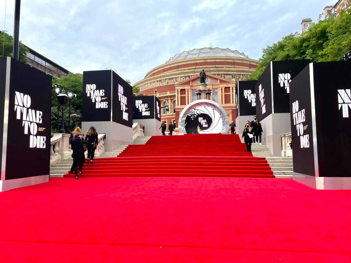 James Bond tweet media