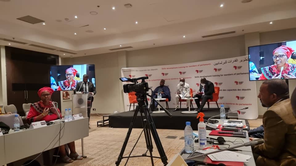NellyPresse's tweet photo. L'Hon. @JohnFrimpong ASEI a conclu qu'il n pas impossible de contrôler techniquement nos contrats signés avc les multinationales, il suffit, par ex, que ls partis politiques financent eux-mmes leurs campagnes pour éviter la dépendance. @MPs4TaxJustice
@taxjustice
@juvenalmunubo https://t.co/w0U3oS48Vu