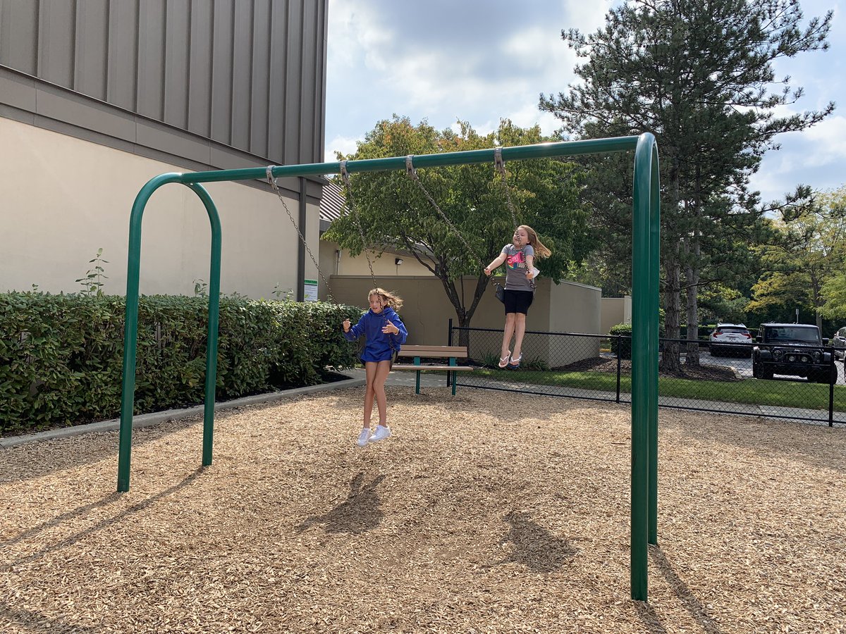Waso4SCE's tweet photo. One by ones our friends are returning… just hanging around at recess https://t.co/5yNah1C0WL