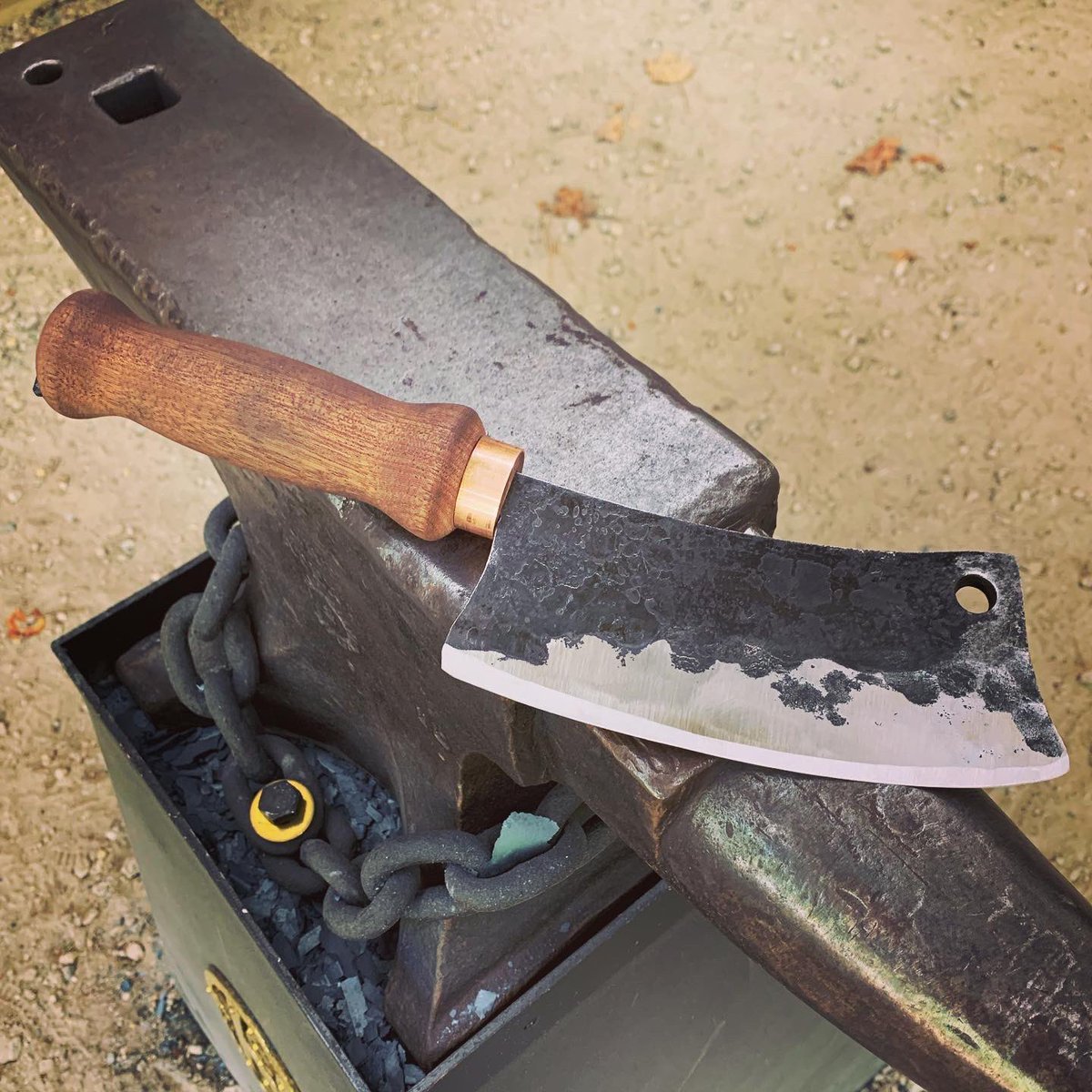 MakeForLife's tweet image. Check out this freaking HAND-FORGED CLEAVER that I learned how to make 😳 @HCCraftsman @OnlineMetals