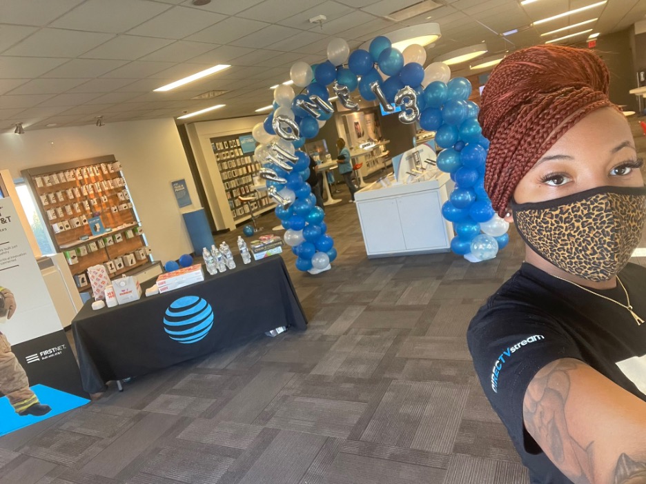 ATT's tweet photo. You may have heard a few new phones came out last week... and our employees had a blast celebrating their arrival!

Did you get your new device yet? 📱💙
#LifeAtATT #iPhone13Pro https://t.co/vNrNiLYlHr