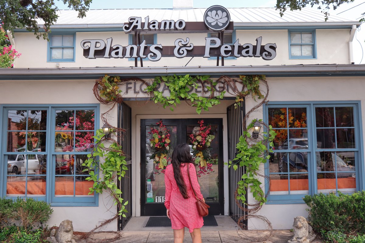 BridalBuzzSA's tweet photo. Don't settle for a fine floral arrangement, get the finest!
@plantsandpetals offers only the finest floral arrangements, each created by an AIFD designer.
Find all the 🌟buzz🌟 at https://t.co/qcPjPwCJW7
#bridalbuzz #florist #satx #saweddings #wedding https://t.co/ibz0EtmagM