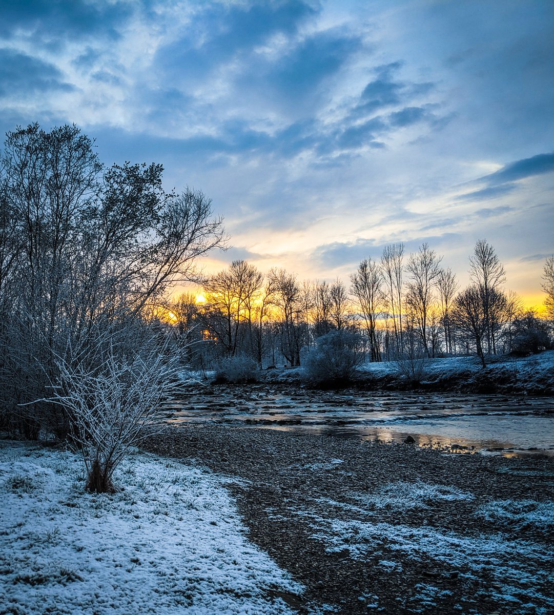 densworldnet's tweet photo. Snowy river sunset ❄️🌅

#mangfall #kolbermoor #sunset https://t.co/j9xgmNMZD8