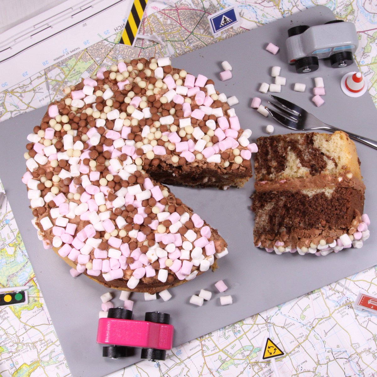 SpongeCakesLtd's tweet photo. This week's Sponge Friday flavour is Rocky Road! Order before 2pm Thursday to get the deal - https://t.co/hEH7Q1n4nj #SpongeFriday #RockyRoad #SpongeDeal #Discount #RockyRoadCake https://t.co/HLfRU5pKhe