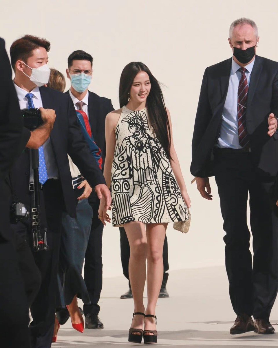 TERJISOO JISOO ❤️❤️❤️❤️❤️

#JISOO_DiorParisFW