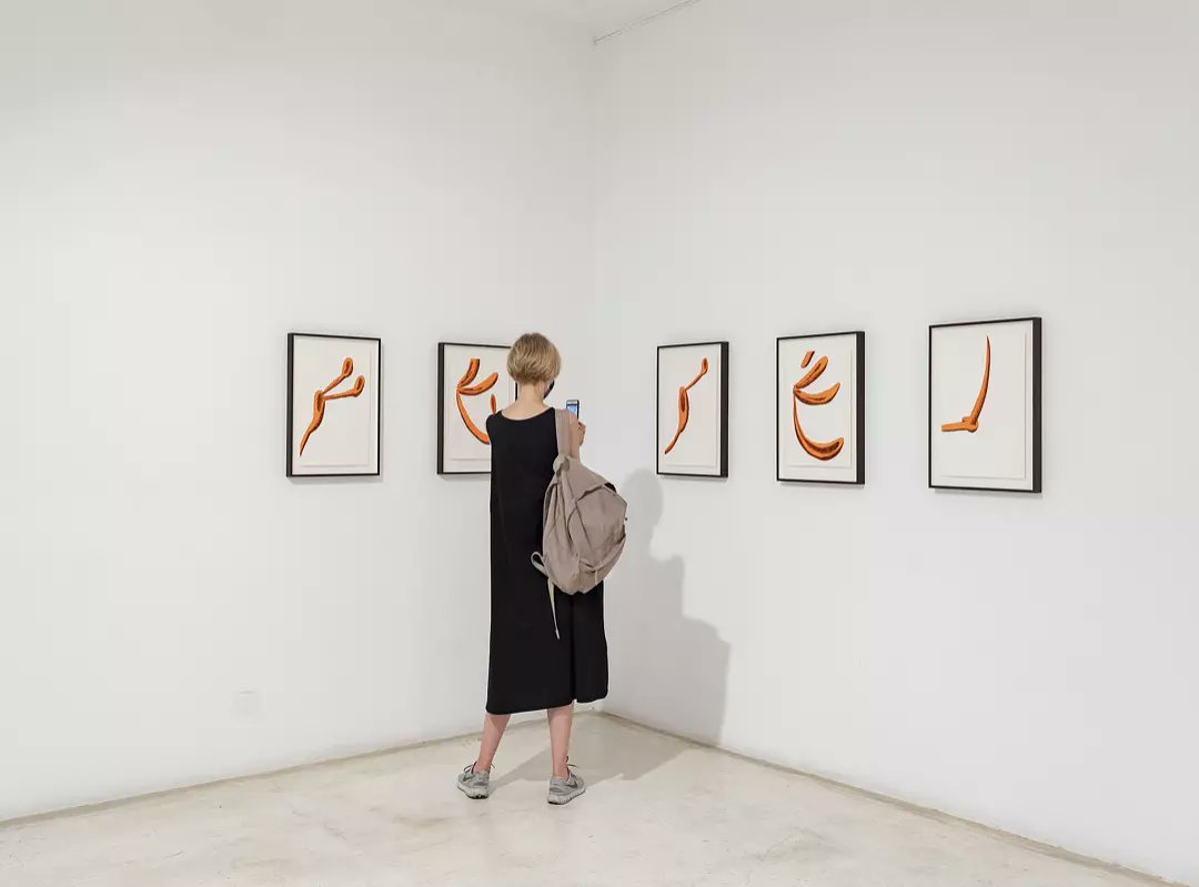 galeriaPNB's tweet photo. La serie 'Nacimiento' (2021) muestra un sistema de vasos comunicantes naranjas, en el que diversos patrones celulares se cruzan y evolucionan simbióticamente hasta culminar con la erupción de un diente
📍El tiempo de las lombrices #GaleriaJoanPrats
@BCNGalleryWknd #TeresaSolar https://t.co/0V1LQM9VTE