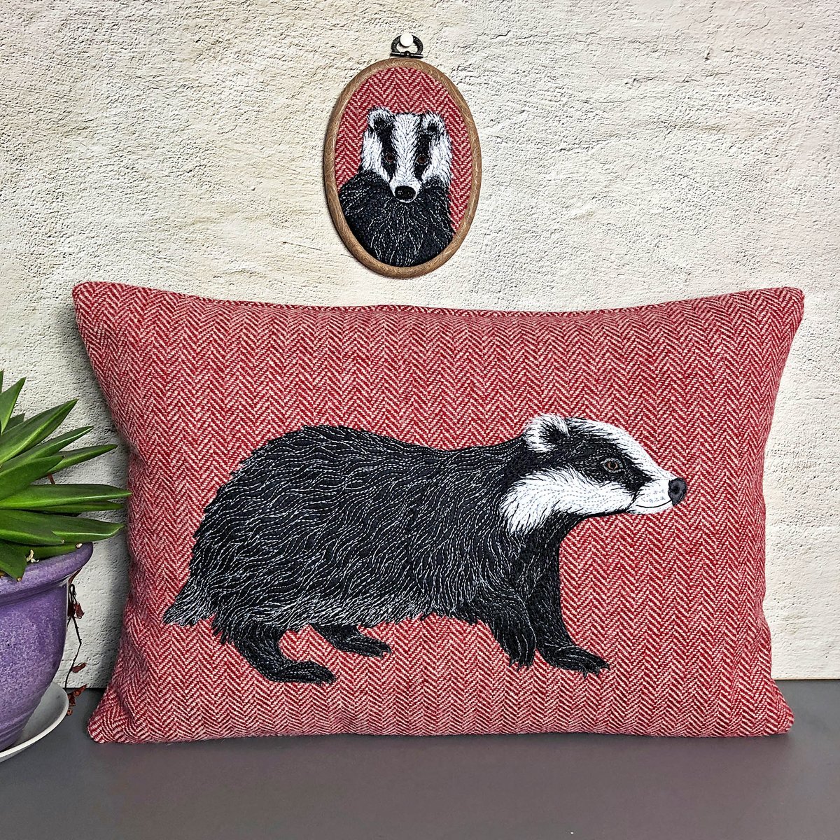 A cute badger combo paired with a classic red and white herringbone Harris Tweed. Well you have to match your cushions to your wall art don't you? #womaninbiz #wineoclock #badgers ow.ly/kb8750Gi3vD