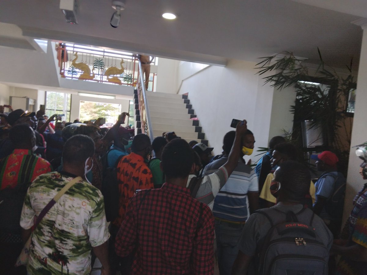 arfack_pace's tweet photo. Pemalangan kantor gubernur papua barat https://t.co/upd0Dms4UA