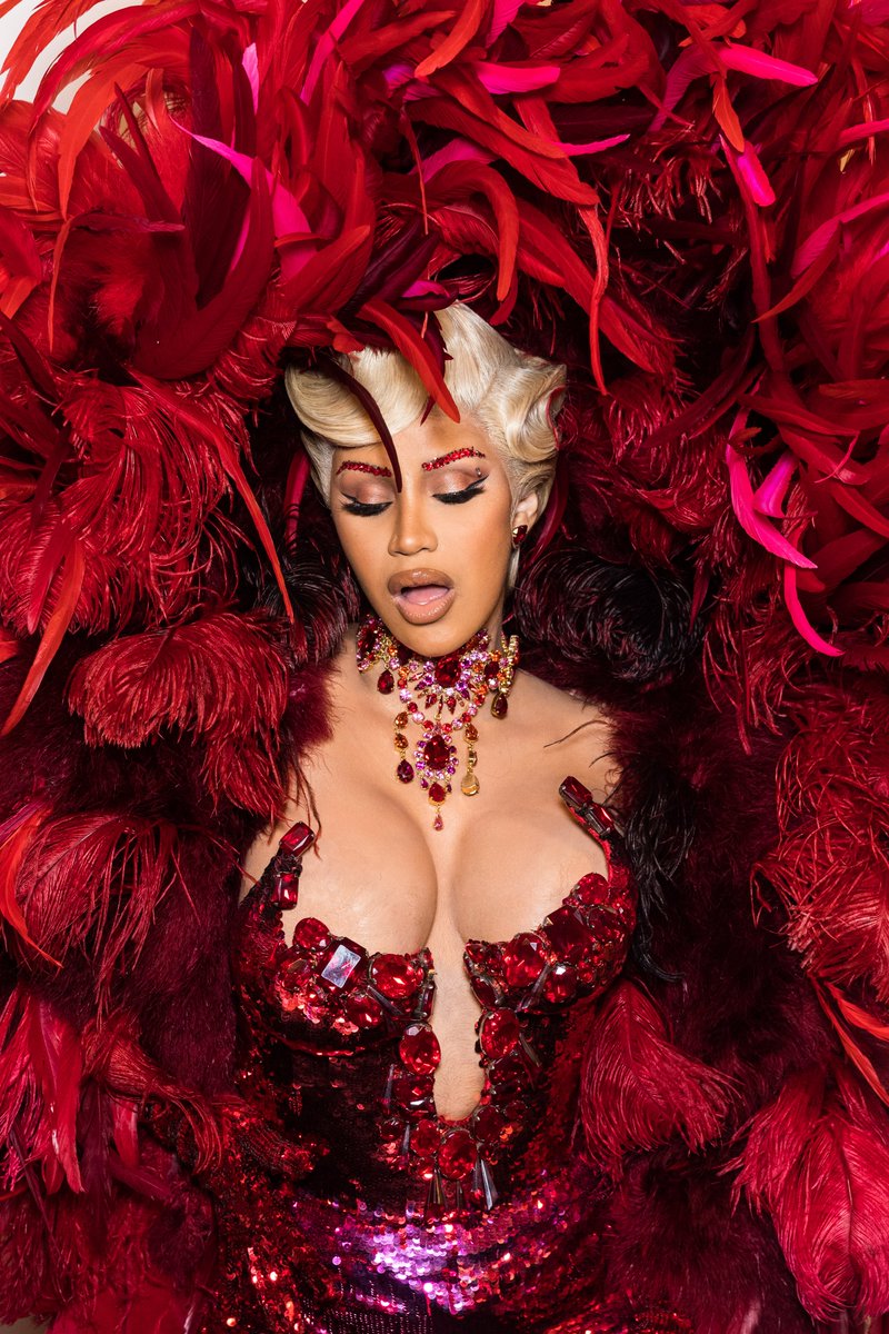 MTV's tweet photo. A must-see at #PFW? @iamcardib!!! ❤️🔥✨ https://t.co/G8N0RdAwe9