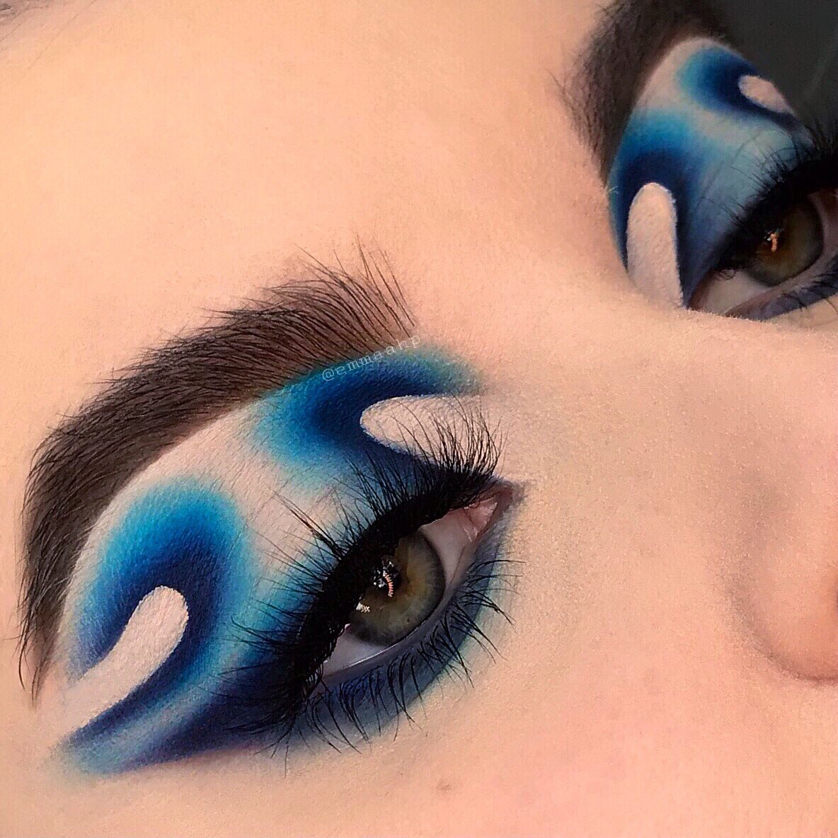 emmahpotts's tweet photo. Love this shape 😍

Inspo: @Naezrah @EnziRengel &amp; @tikamargarita (on insta) 💙

Using @ABHcosmetics Brow freeze and Dipbrow in medium brown &amp; @norvina Vol. 2 palette 💙

#abh #anastasiabeverlyhills #norvina #norvinacollection https://t.co/oeXjPRiQpG