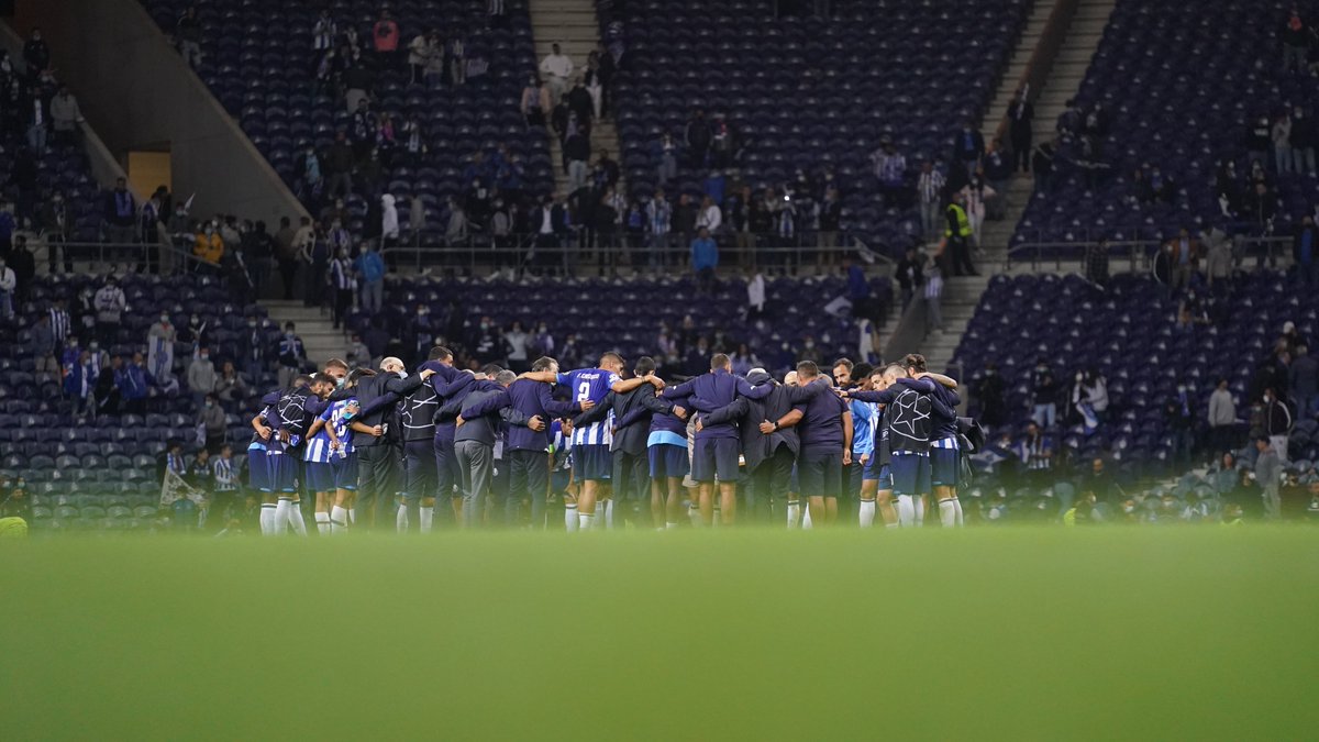 FCPorto's tweet photo. 🔵⚪💙
#FCPorto #FCPLFC #UCL https://t.co/CWtyPNeVBu