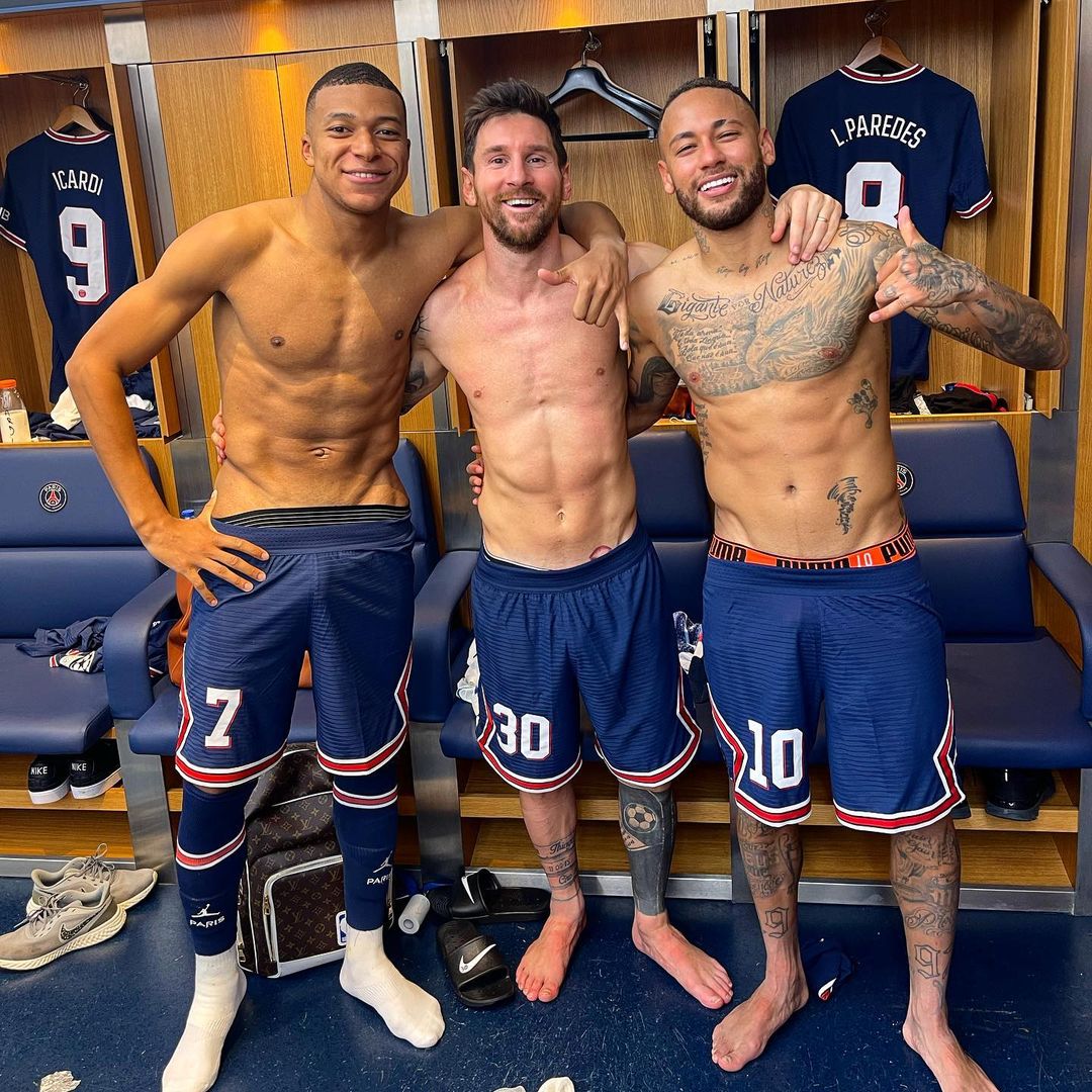 DiarioOle's tweet photo. EL TRIDENTE 🔥🔥🔥

⚽️ Mbappé, Messi, Neymar. https://t.co/2mLhVM78VC