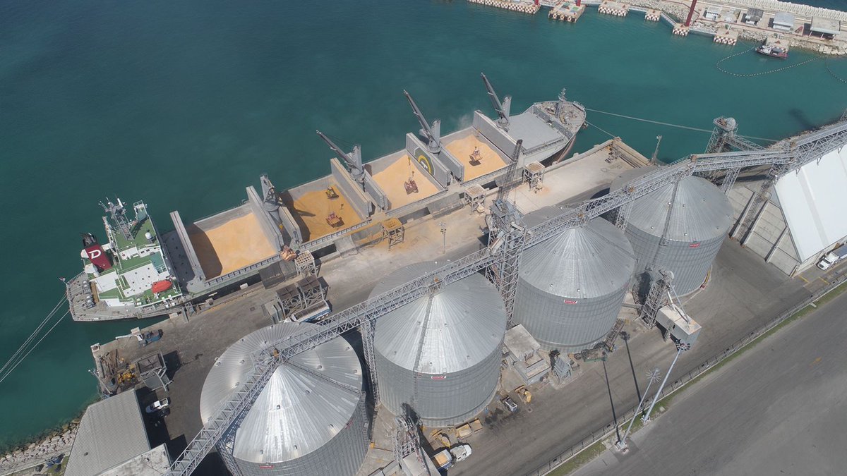 PuertosYucatan's tweet photo. El día de hoy en @PuertosYucatan se descargan 28,600 tons. de #MaizAmarillo y 5,500 de #DDGS provenientes de #PortAllenLouisiana en el buque #OregonHarmony. #APIProgreso 🌎🇺🇸🚢🇲🇽 https://t.co/zbV7qzEmkJ