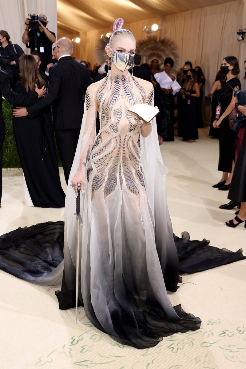 metgalarp2021's tweet photo. Boa noite! E vamos de mais #MetGame e dessa vez um 'casa, usa ou mata' com os looks do met gala 2021. Espero que gostem e interajam ou em seus sonhos "quando menos esperarem, eu vou estar lá". Quem pegou a referência tem meu ♡
Primeira: Billie Eilish, Olivia Rodrigo e Grimes https://t.co/Bx2aTfP4E1