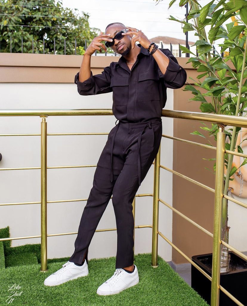 Samuelcray_'s tweet photo. @SagaDeolu came  through dripping 🔥🔥🔥 in our  2 piece casual outfit.

Dm to order >>>> https://t.co/qobdilzkKD