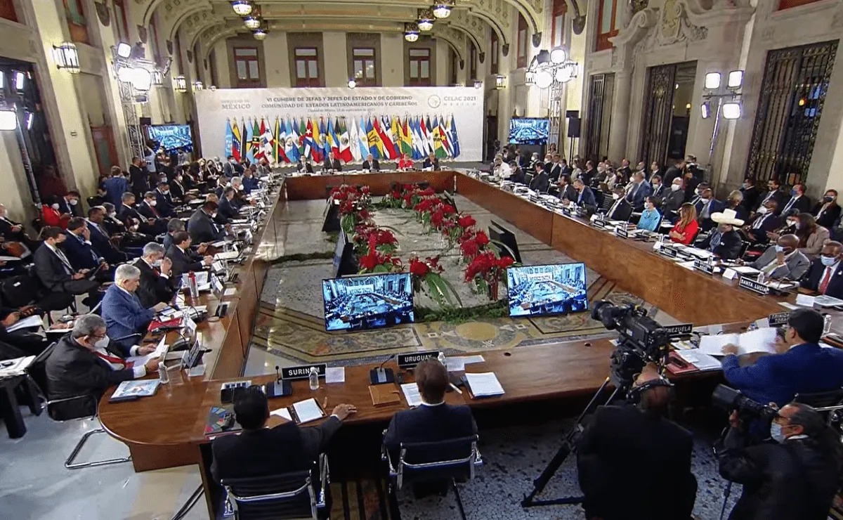 LeninCamposC's tweet photo. Te invito a leer y compartir mi articulo de esta semana titulado:

Peligroso doble juego de López Obrador

La Sexta Cumbre de la CELAC se realizó la semana pasada en México y resultó un rotundo fracaso...

Léelo completo en 👇
https://t.co/isnJPaSrVf https://t.co/quimVlncgi