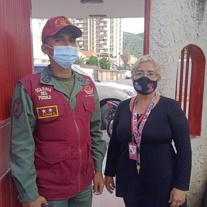 Hoy 28/9/2021 Casa Triaje recibe al 1er. Teniente Tovar González  supervisando fachada de Casa triaje   **INASS** recomendado por Claribel C.C. las fuentes del Paraíso inspeccionando  nuestro centro .Comandado por el General Danny Ferrer puesto de comando el Pinar.