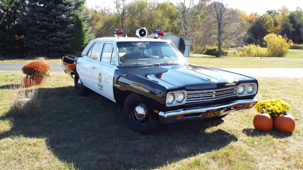 OfficerMalloy's tweet photo. @OutlawJenn2000 *Two tires blow out* Damnit! 1-Adam-12 dispatch unable to continue pursuit! Suspect fled in moving vehicle, I lost her! Get a chopper in the air and put out an APB😠 https://t.co/iHSd6VSb8K