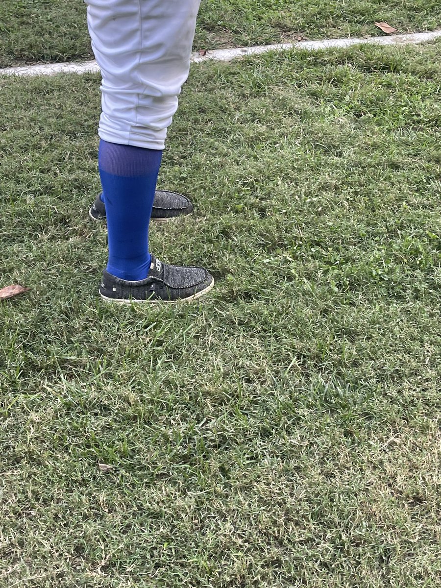 HiteSaundersLL's tweet photo. You have to be AN ABSOLUTE LEGEND to show up to a Little League game to play in @HeyDudeShoesUSA https://t.co/5EkR0HpeK5