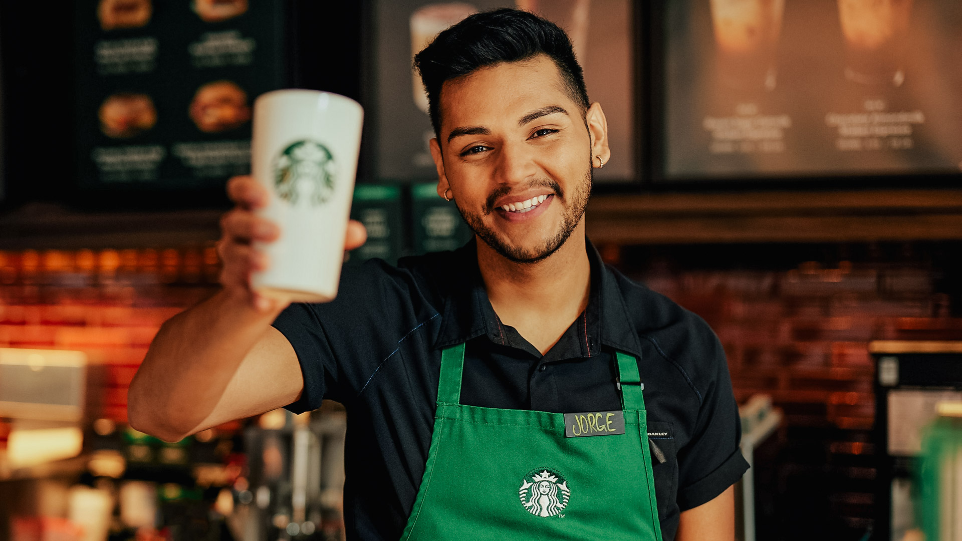 Бариста краснодар. Старбакс бариста. Starbucks staff Barista. Фурри бариста Старбакс. Гавайская бариста.