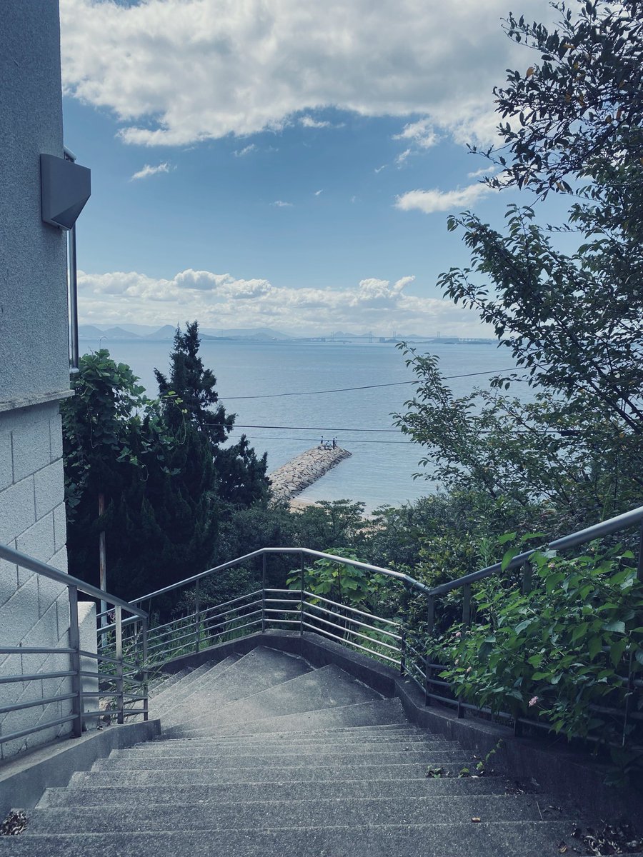 vaincre0722's tweet photo. 以前から伺いたかった場所
とても素敵で居心地が良く
デニムと海を感じられ、
青く淡い雰囲気が心地よく
瀬戸内海を堪能できる場所でした。
#ITONAMI #DENIMHOSTELfloat
#宿 #カフェ #瀬戸内海 https://t.co/coL1qqyywv
