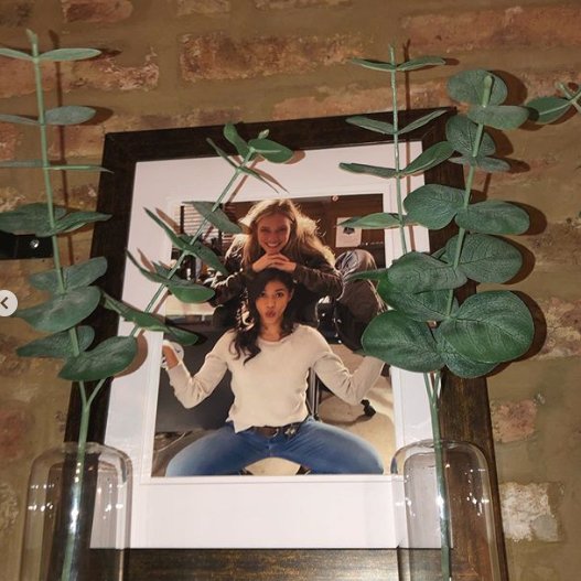 Uptoncansada's tweet photo. I can't believe it took me so long to see this. And now I'm crying because Hailey put her picture with Vanessa in the living room and looks at her every dayππ€
#ChicagoPD #Upjas https://t.co/ceW2UJX1pl
