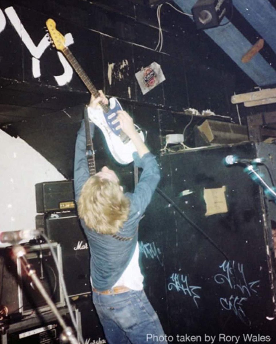 Repost @50ftquennie Sonic Youth at Sir Henry’s, Cork, Ireland on August 20, 1991.

📸Rory Wales