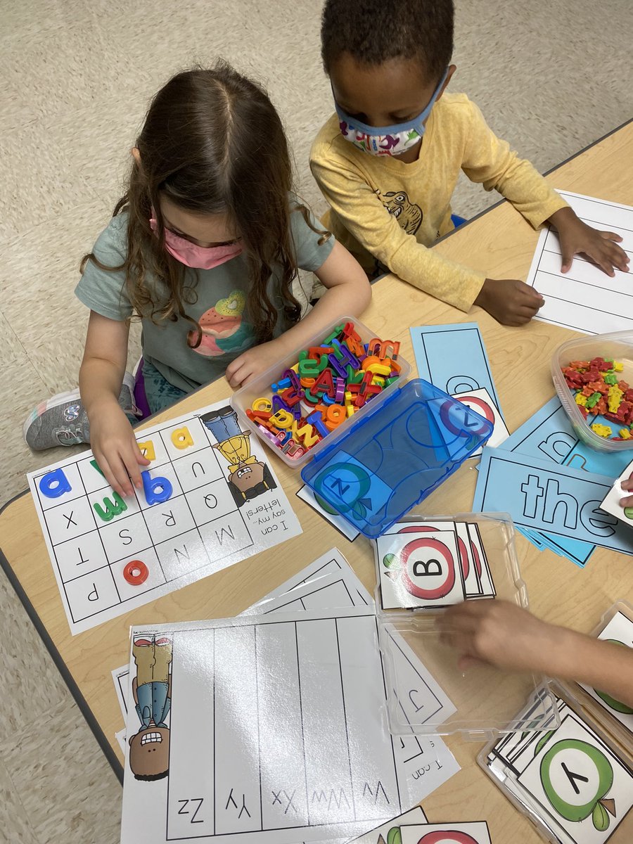 CarlaMFletcher's tweet photo. These kindergarteners did a great job today in their reading centers! @HTSD_Robinson https://t.co/MsmVHFVRdK